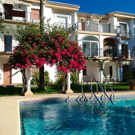 Апартаменты Charming In With Shared Pool 45m²