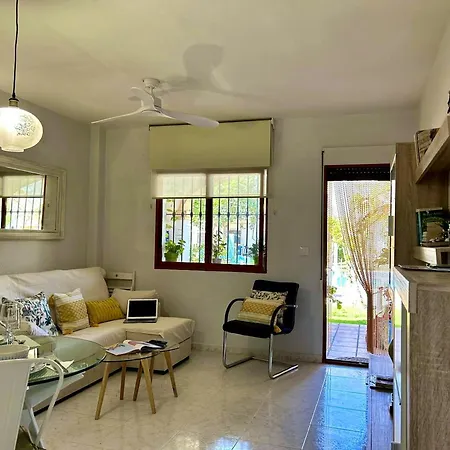 Апартаменты Charming In With Shared Pool 45m² *