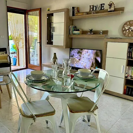 Charming In With Shared Pool 45m² Дения